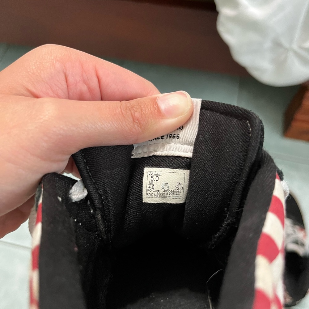 Off the wall Vans size 5 boys